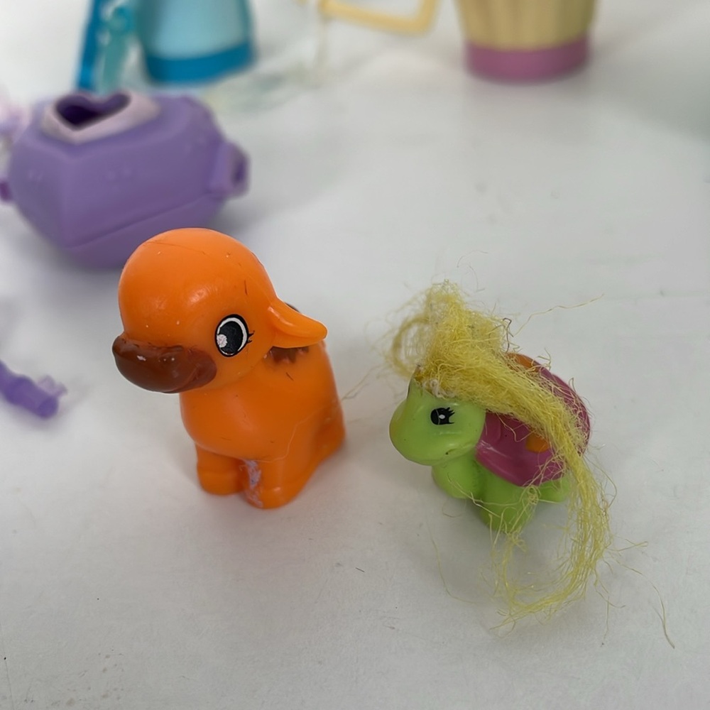 Misc. Littlest Pet Shop Toys LPS Aquarium Turtle Cow Cupcake Animals Keychains - Picture 4 of 6
